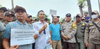 Resahkan Warga, Aparat dan Warga Tutup Kafe Ilegal di Desa Anyar Lombok Utara